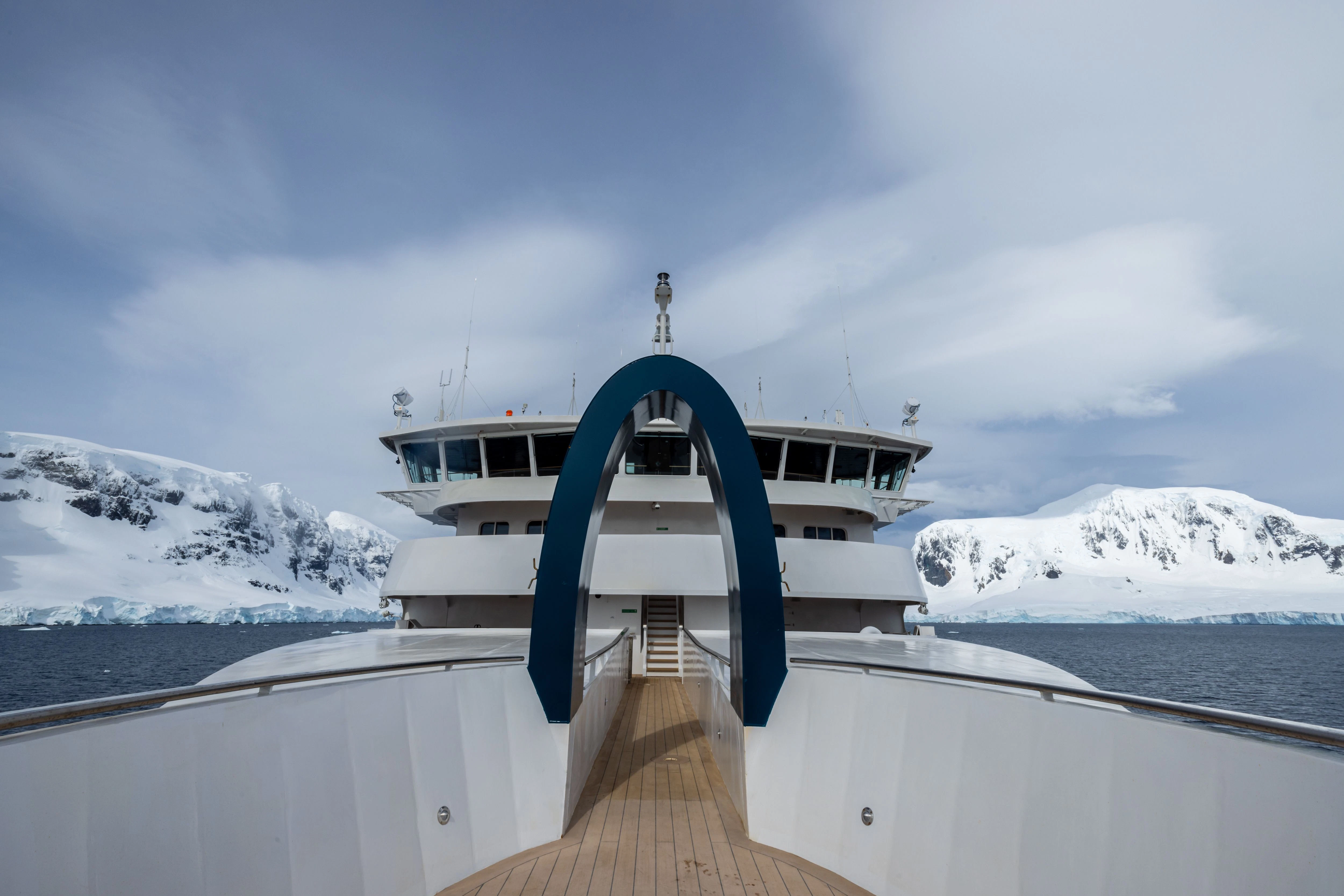 Чартер на круизном лайнере>