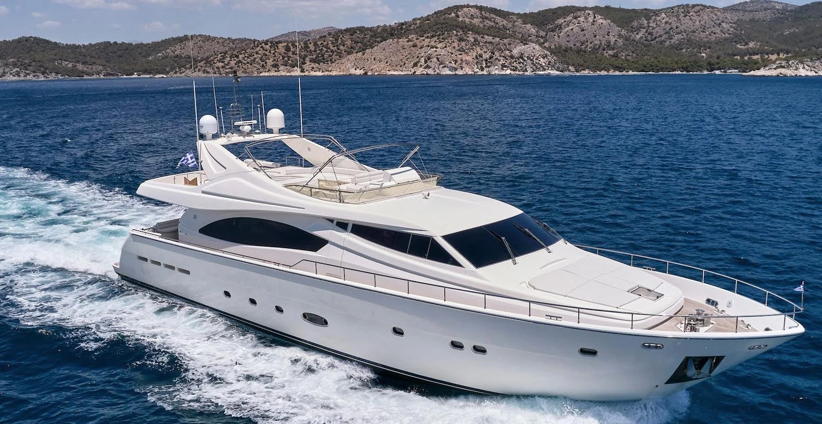 Ferretti 880