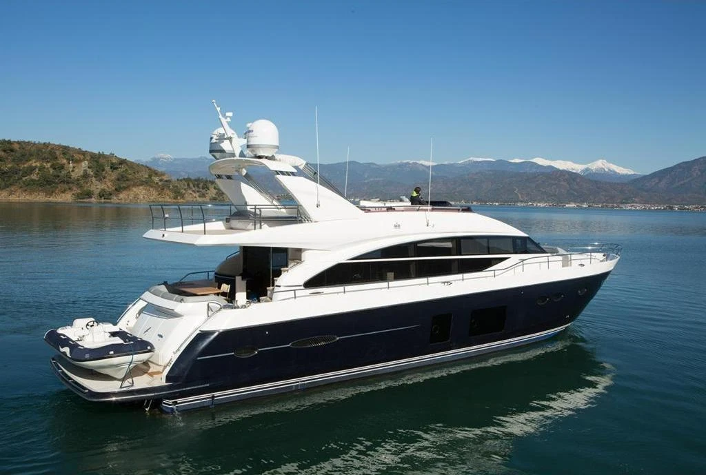 Princess Flybridge 82