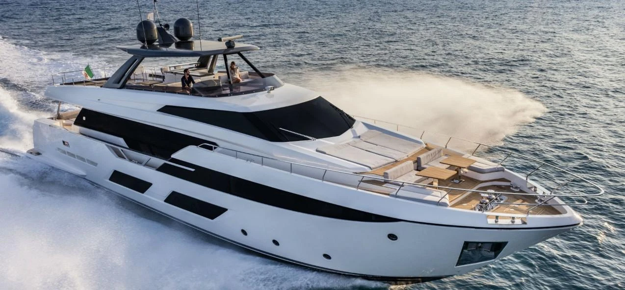 Ferretti 920