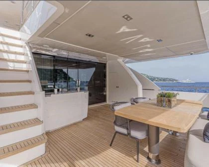 Яхта Princess 35M 2018 15