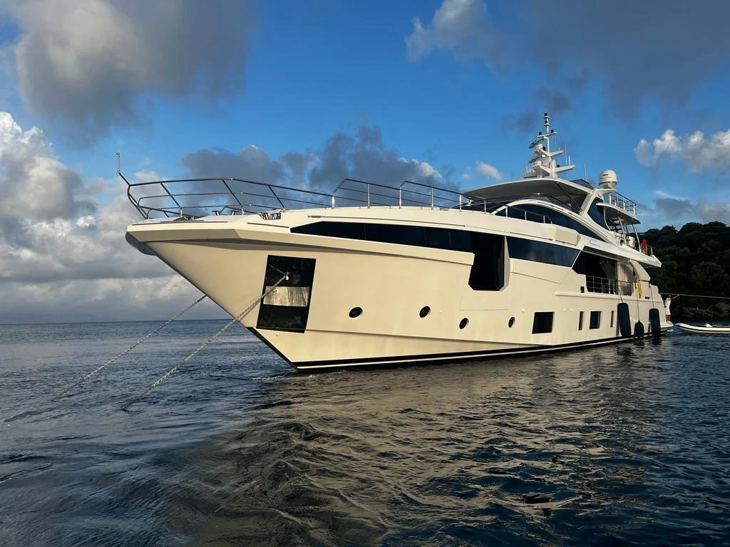 Azimut Grande 35