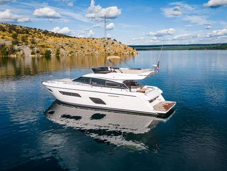 Ferretti 550