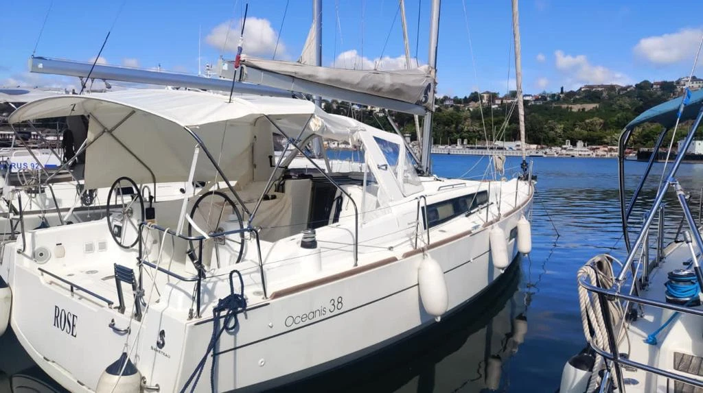 Beneteau Oceanis 38