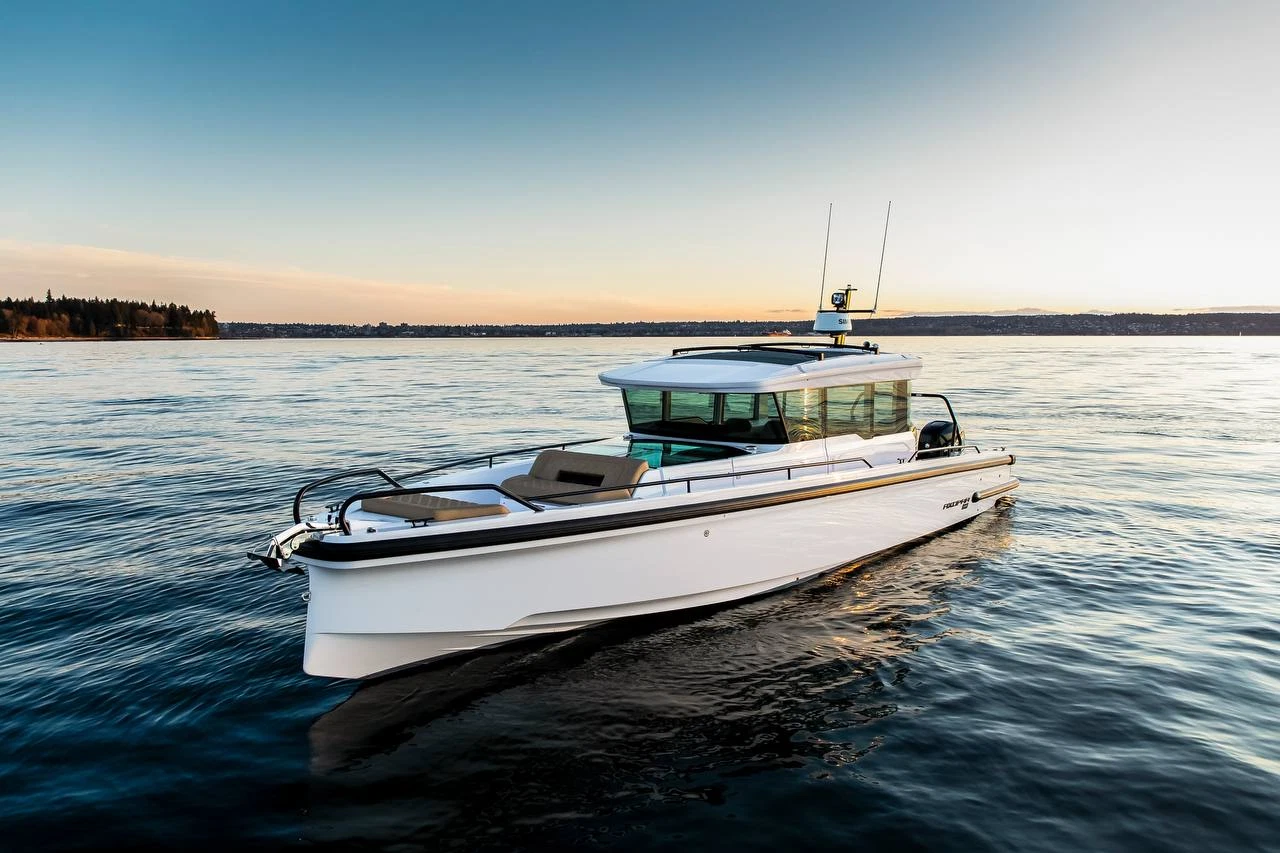 Axopar 37 XC Cross Cabin