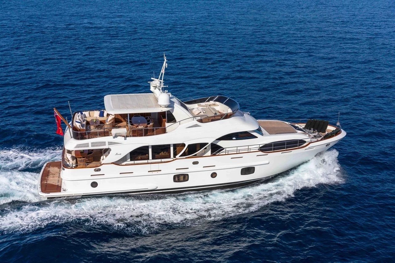 Benetti Legend 85