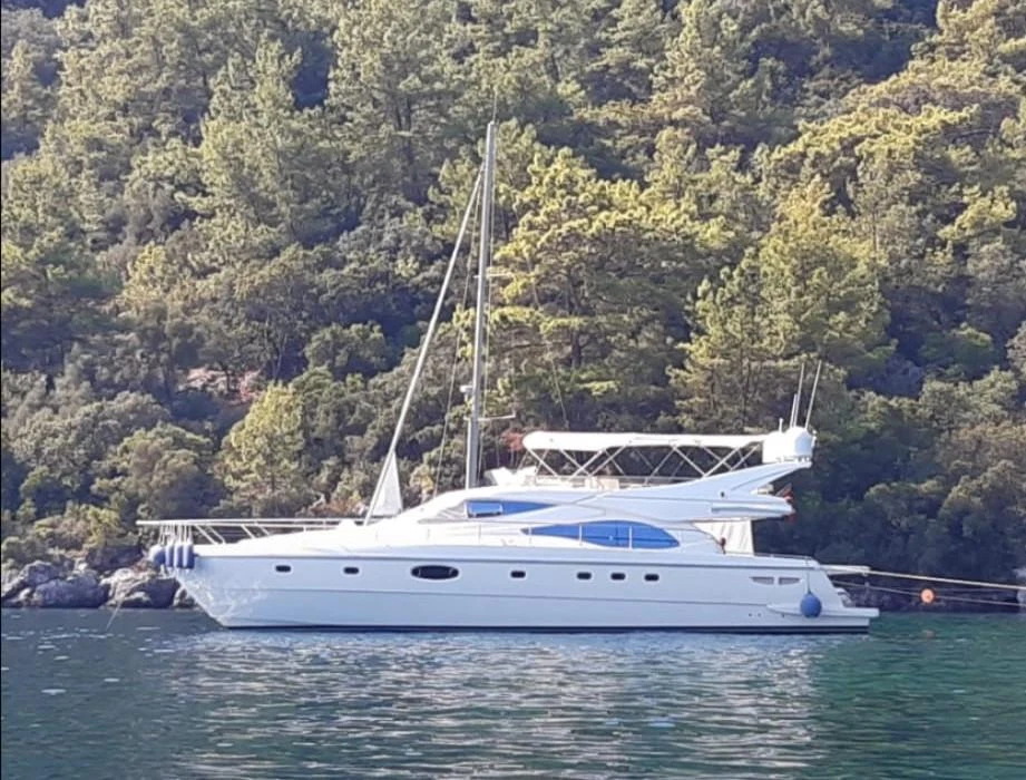 Ferretti 590