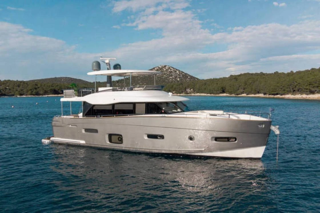 Azimut Magellano 66