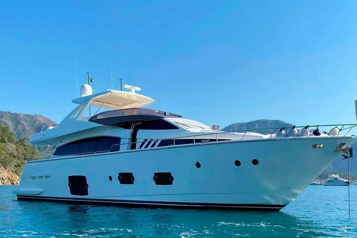 Ferretti 800
