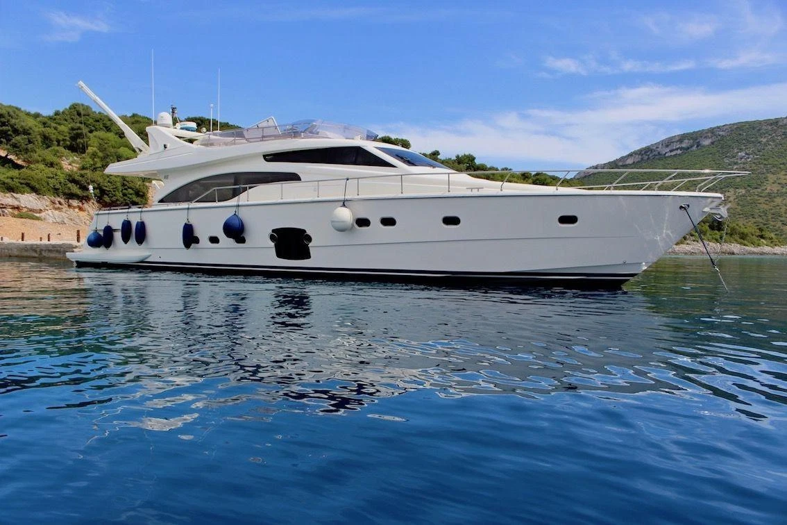 Ferretti 681