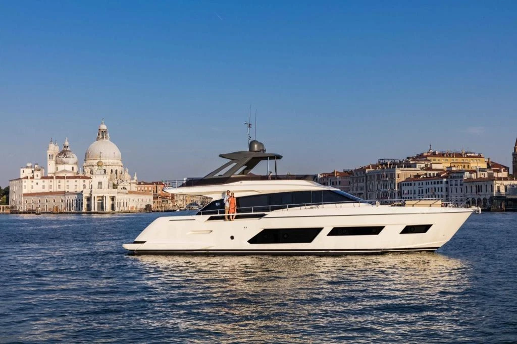 Ferretti 670