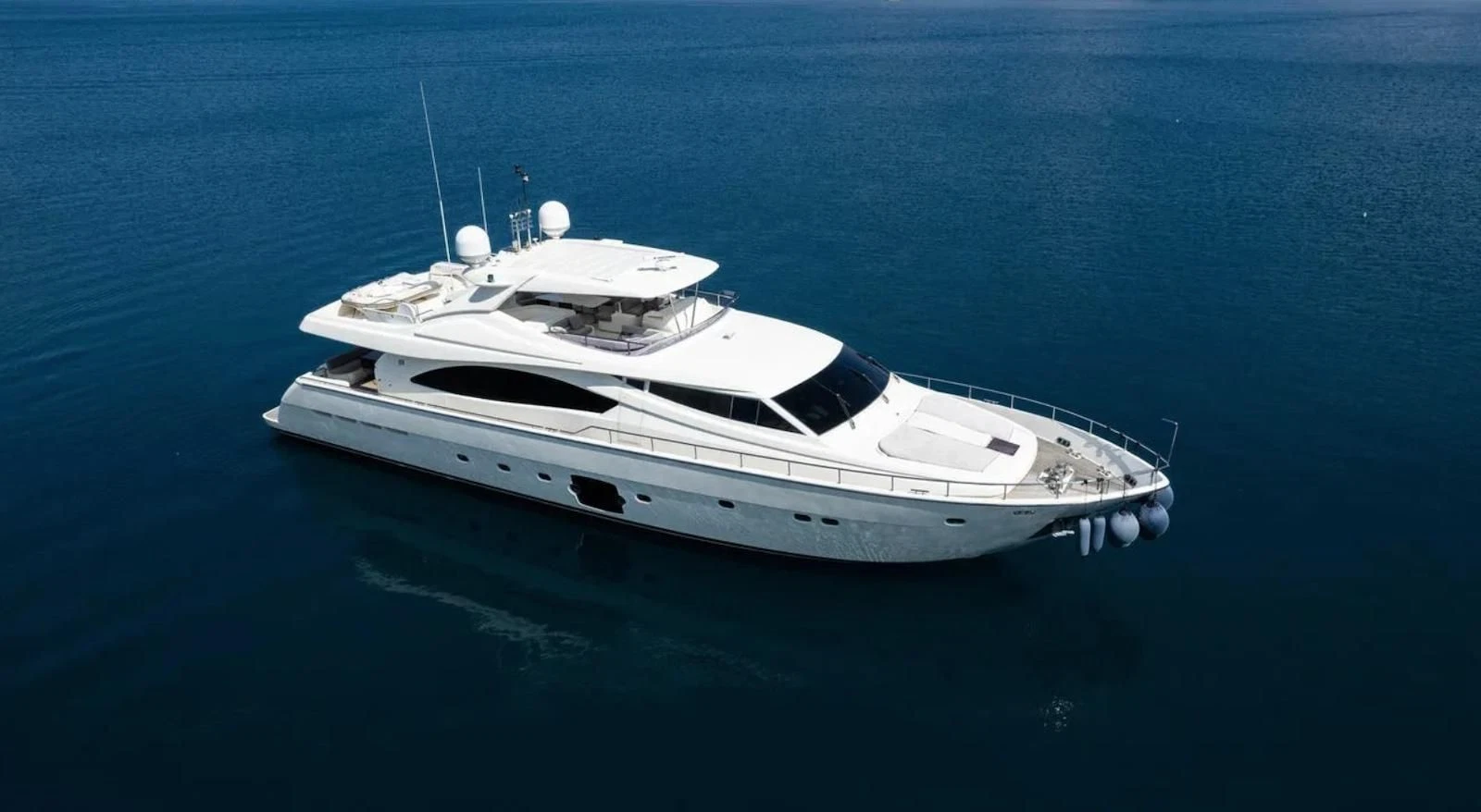 Ferretti 881