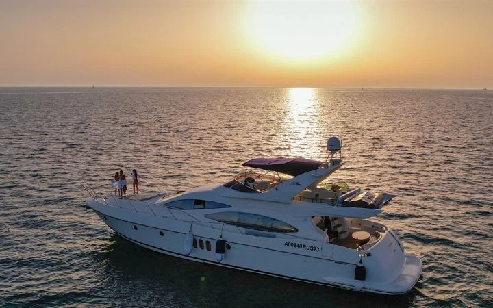 Azimut 68