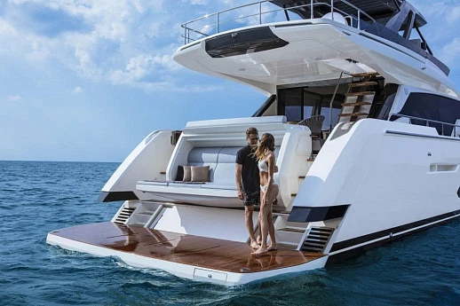 Яхта Ferretti 720 2021 5