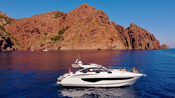 Яхта Princess V40 2022 2