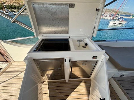 Fairline Squadron 65 yacht 2010 9