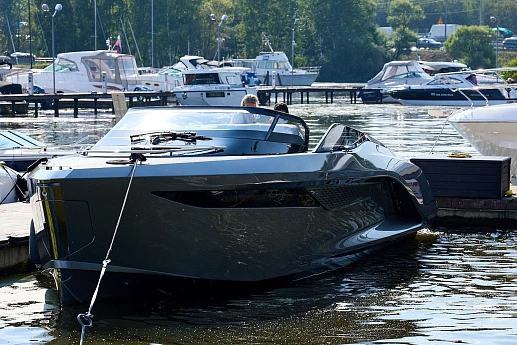 Яхта Princess R35 2021 2