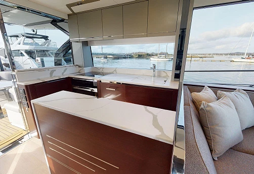 Яхта Sunseeker 65 Sport 2022 13