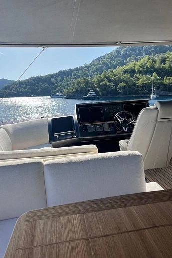 Яхта Princess 82 2016 8