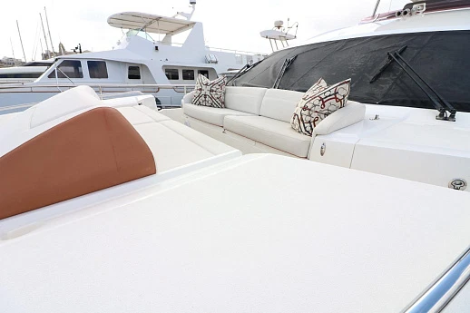 Яхта Princess 82 2015 5