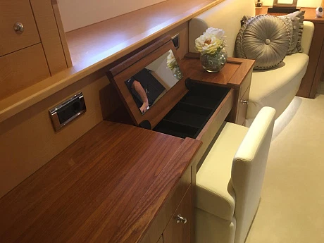 Яхта Sunseeker 88 2011 3