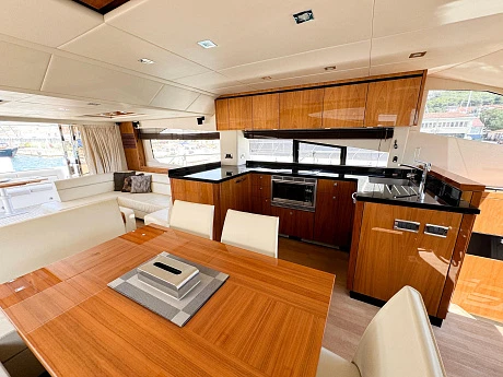 Sunseeker Manhattan 63 yacht 2011 8