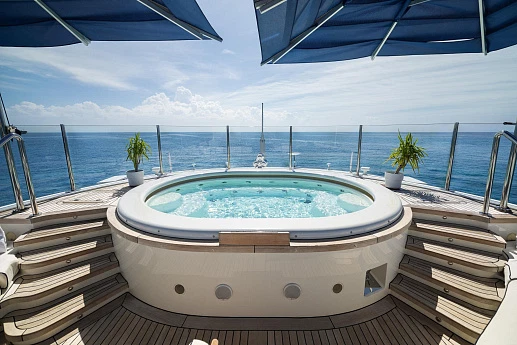 Яхта Benetti 60 2011 12