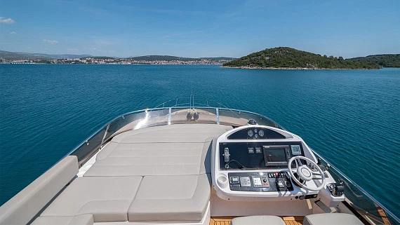 Sunseeker Manhattan 63 yacht 2011 12