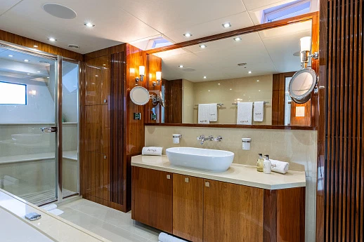 Яхта Sunseeker 131 2015 8