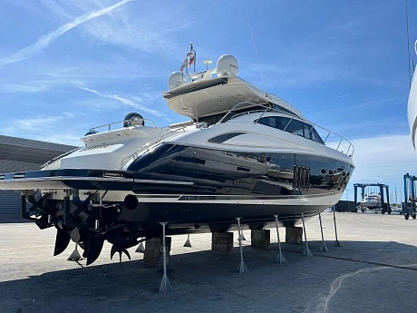 Яхта Princess V62 2010 1