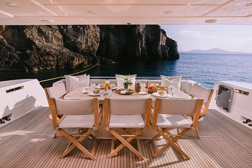 Яхта Ferretti 800 2010 10