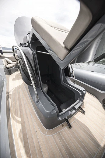 Яхта Strider 900  10