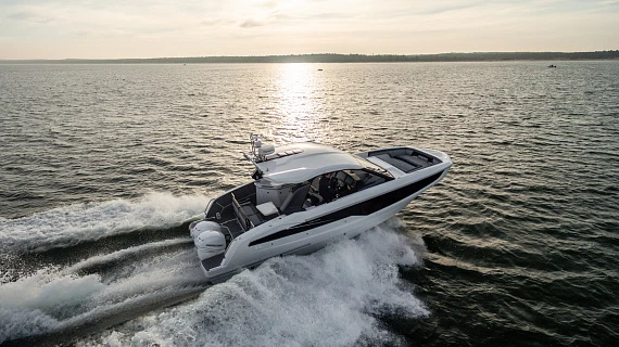 Яхта Galeon 325 GTO  2