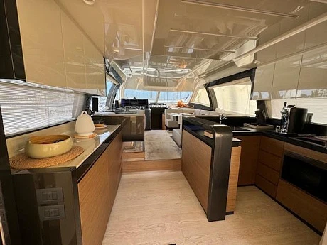 Яхта Ferretti 550 2016 1
