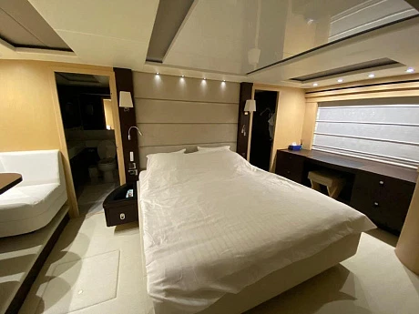 Яхта Sunseeker 86 2016 8