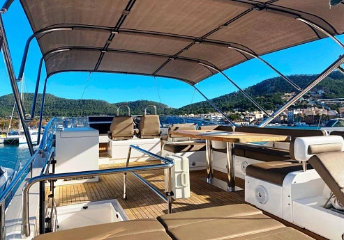 Fairline Squadron 65 yacht 2014 11