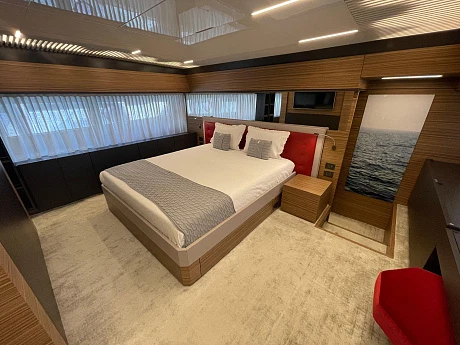 Яхта Ferretti 920 2018 6