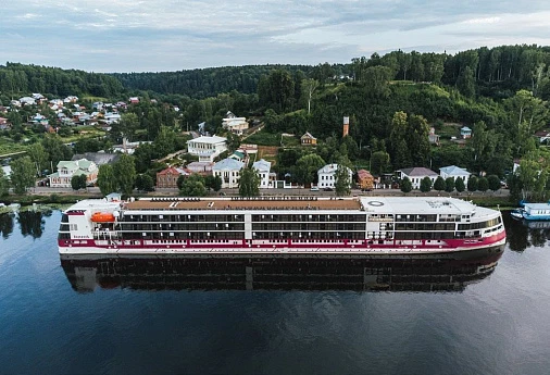 Теплоход "Мустай Карим"