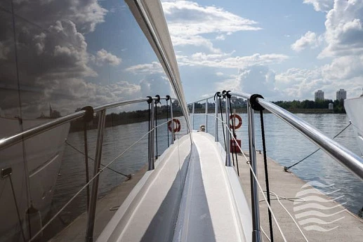 Sunseeker Manhattan 52 yacht 2009 3