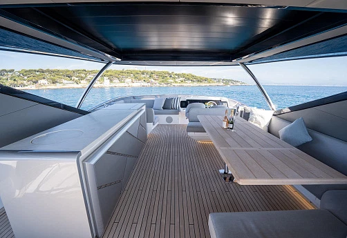 Яхта Sunseeker 88 2022 13