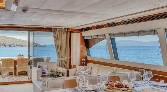 Ferretti 830 yacht 2006 5