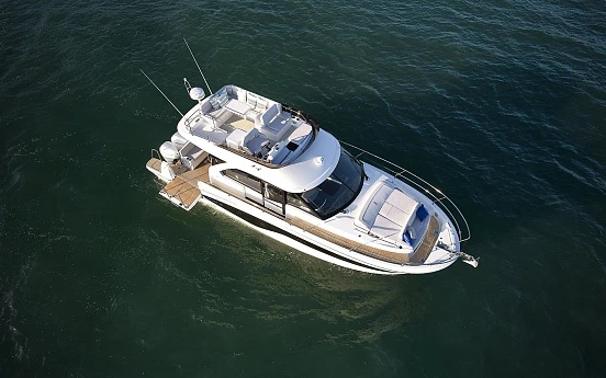 Яхта Beneteau Antares 12  2