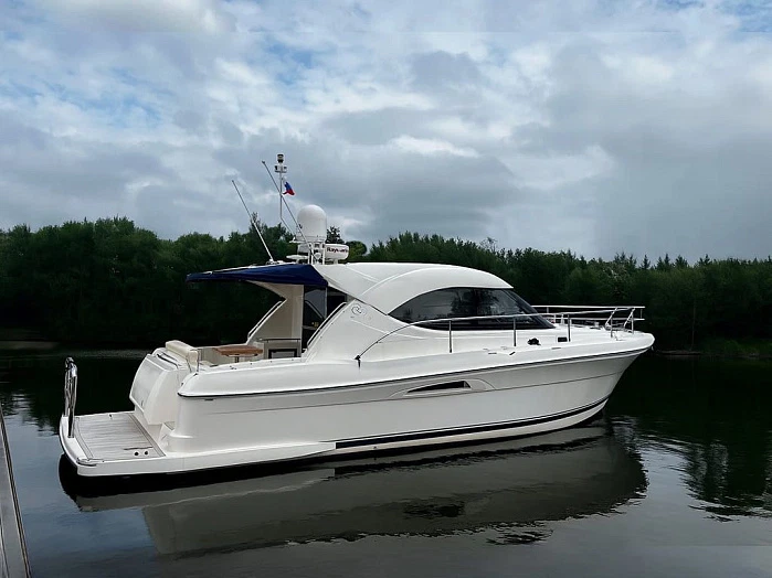 Riviera 3600 Sport Yacht
