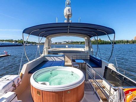 Petropavlovsk yacht 2010 10