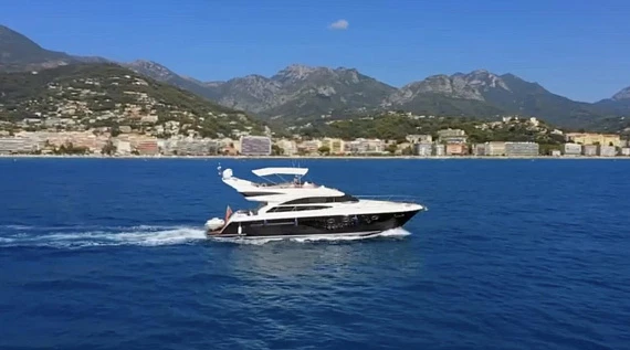 Яхта Princess 64 2011 4