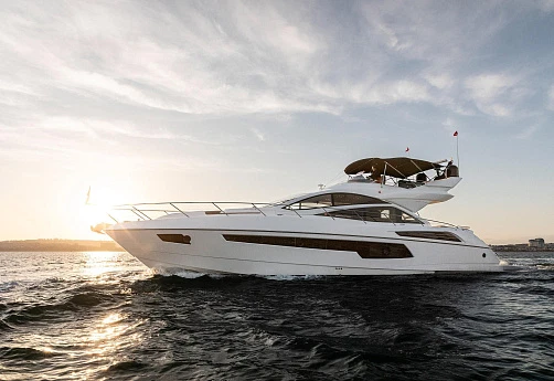 Яхта Sunseeker 68 Sport Yacht 2016 1