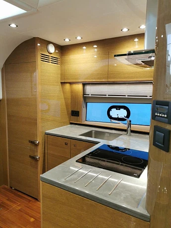 Яхта Princess V50 Open 2018 3