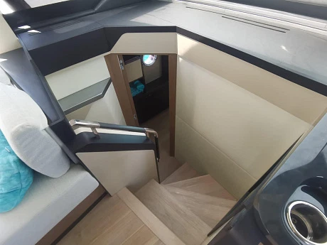 Яхта Absolute 60 Fly 2022 13