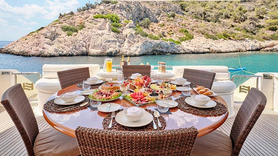 Ferretti 880 yacht 2004 9