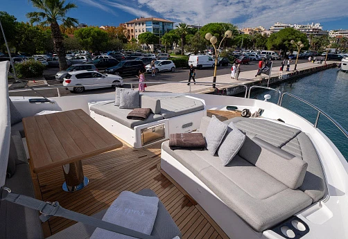 Sunseeker 76 yacht 2020 6